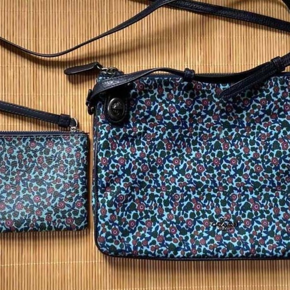 Coach Nylon Blue Floral Bag With Matching Leather Wristlet - Picture 6 of 16